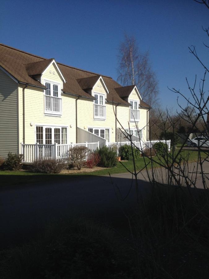 Liming Lodge - Lakeside Home In The Cotswolds Южен Сърни Екстериор снимка