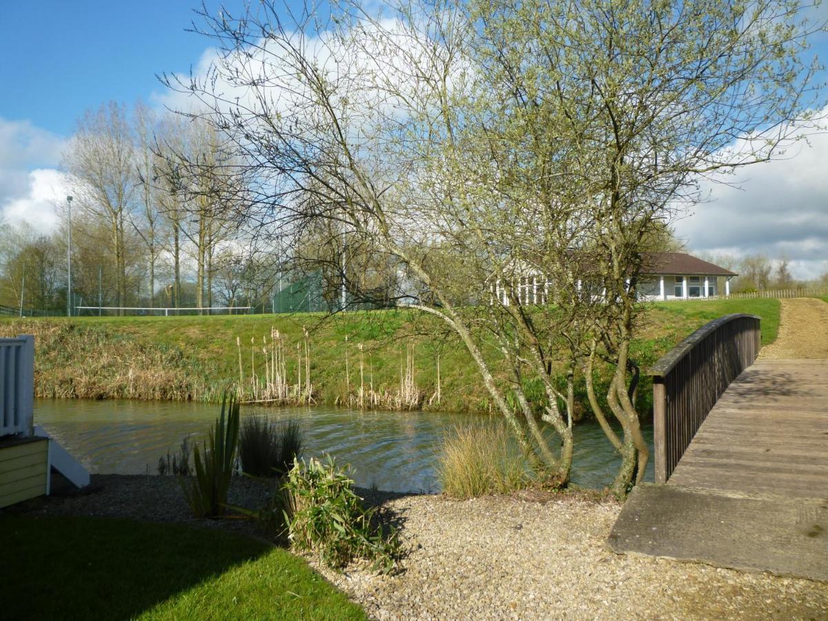 Liming Lodge - Lakeside Home In The Cotswolds Южен Сърни Екстериор снимка