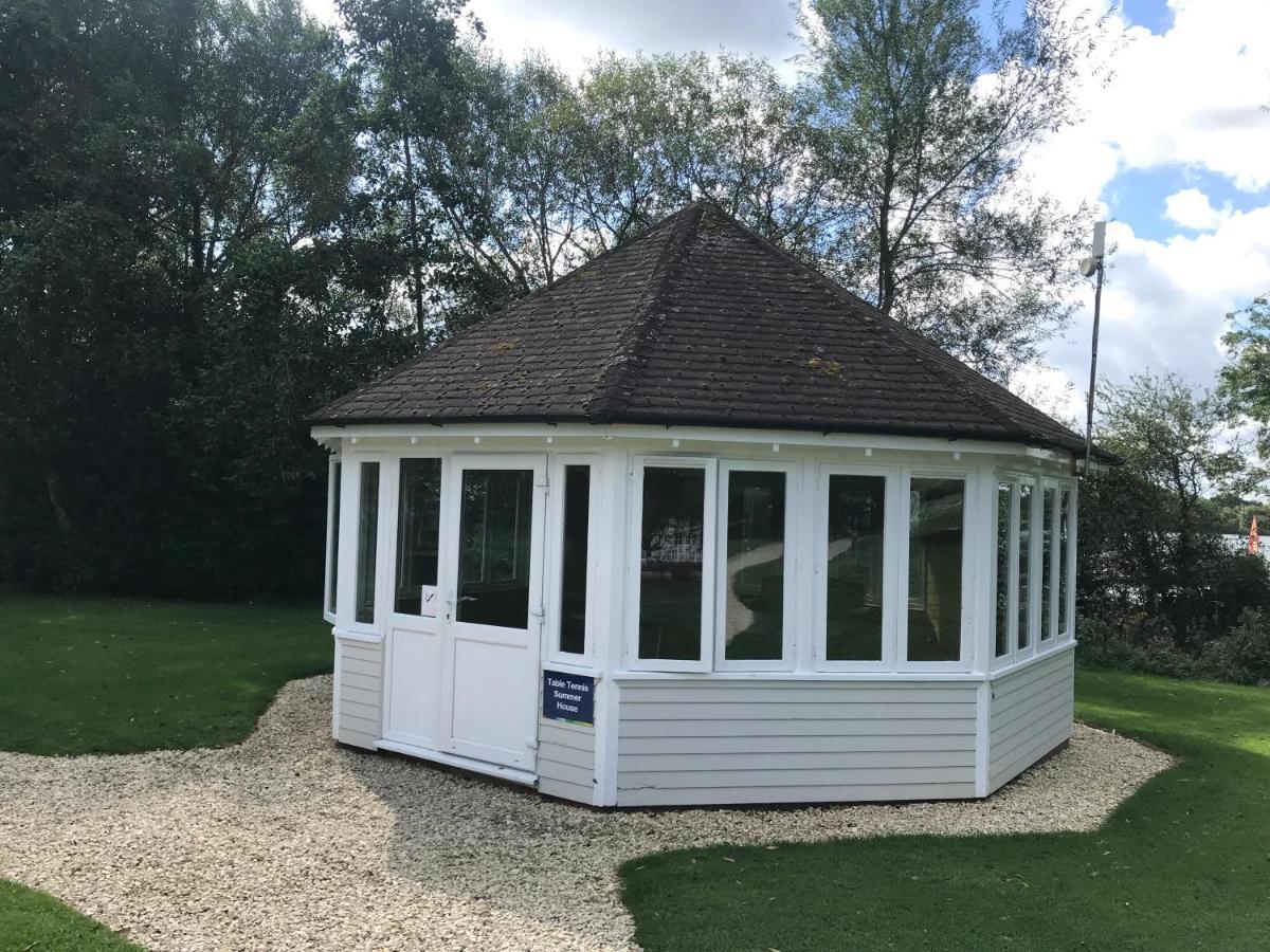 Liming Lodge - Lakeside Home In The Cotswolds Южен Сърни Екстериор снимка